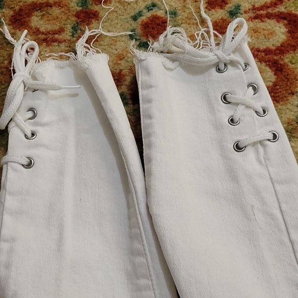 Levi's White 711 Skinny Jeans - Picture 6 of 8